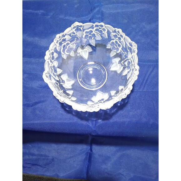 Mikasa Crystal Glass Oval Bowl Carmen Pattern Embossed Flowers Frosted Leaves - Picture 3 of 4